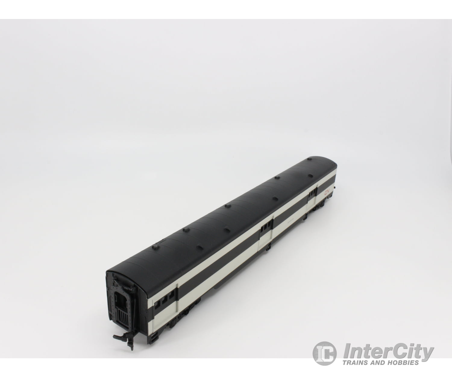 International Hobby Corp. 48050 Ho Baggage Passenger Car Smooth Side P.s. Canadian National (Cn)