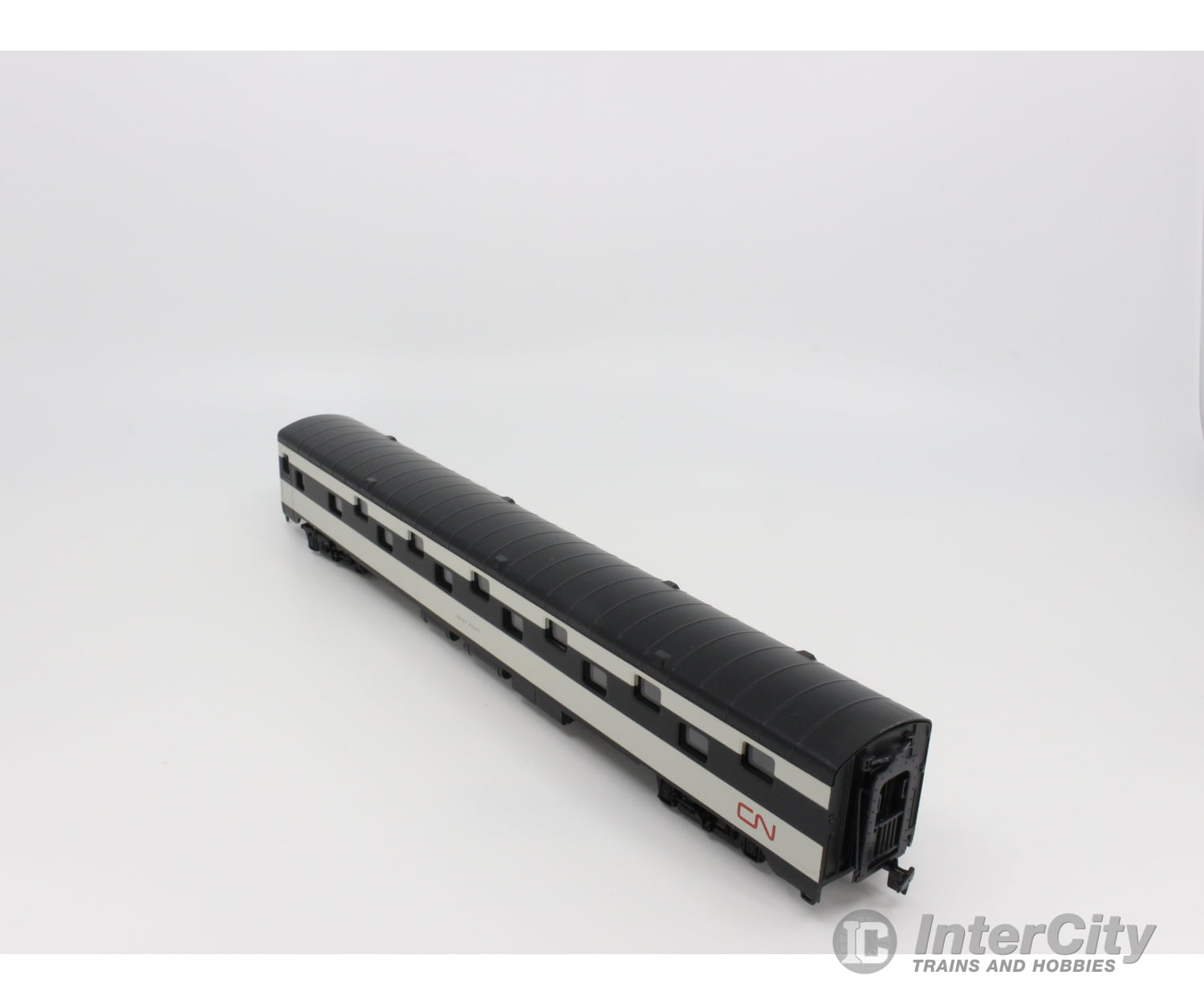 International Hobby Corp. 48056 Ho Sleeper Passenger Car Smooth Side P.s. Canadian National (Cn)