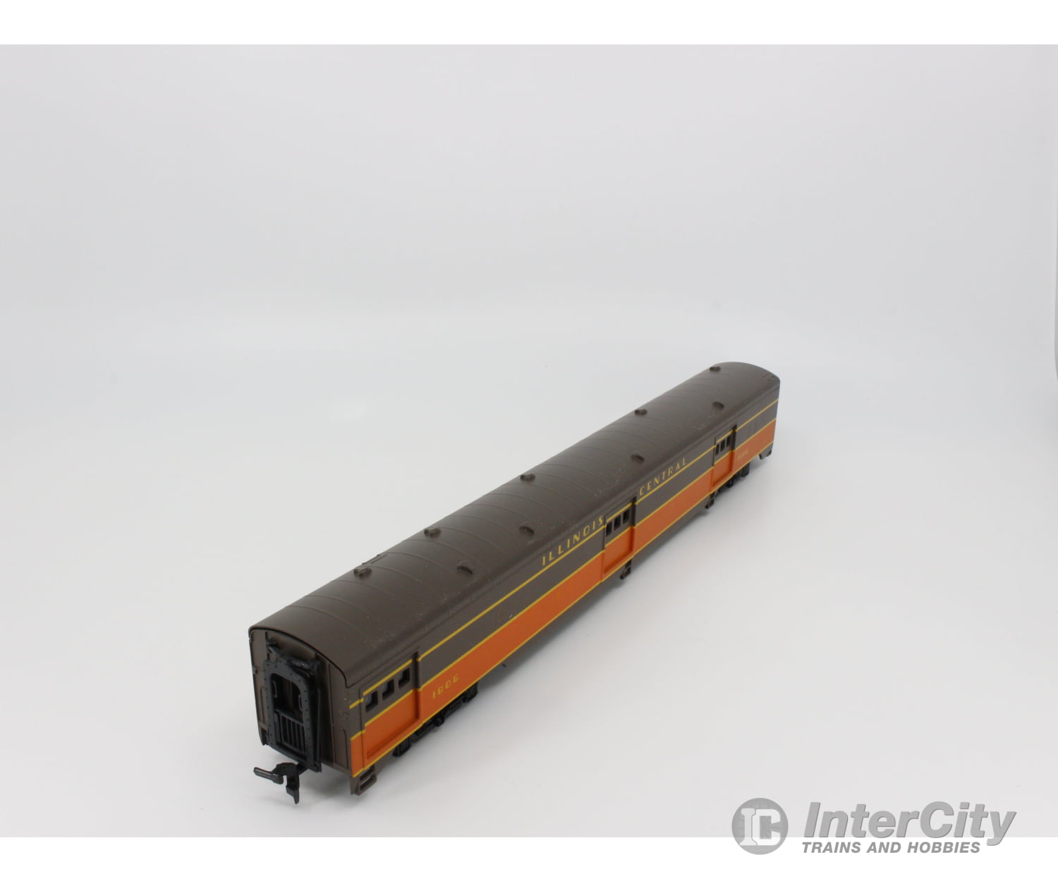 International Hobby Corp. 48110 Ho Baggage Passenger Car Smooth Side P.s. Illinois Central (Ic)