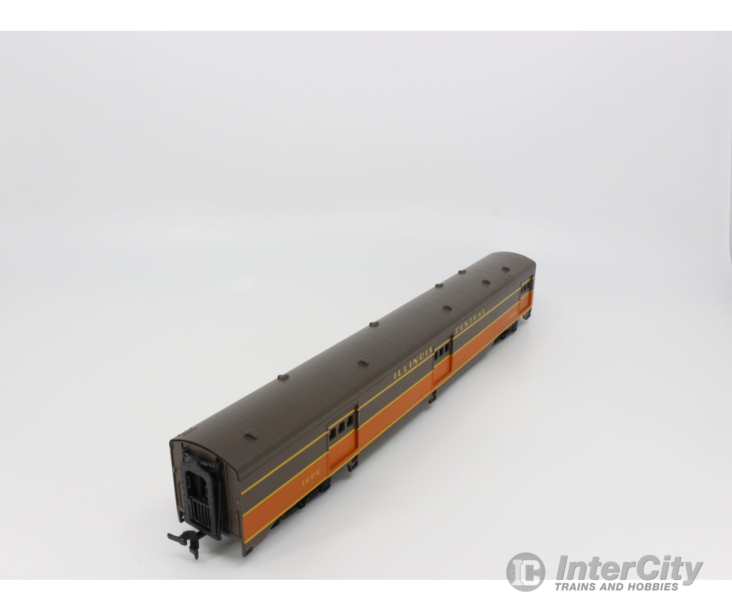 International Hobby Corp. 48110 Ho Baggage Passenger Car Smooth Side P.s. Illinois Central (Ic)