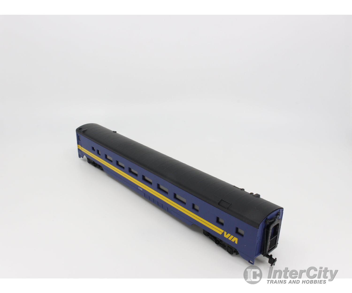 International Hobby Corp. 48281 Ho Coach Passenger Car Smooth Side P.s. Via Rail (Via) 5180 Cars