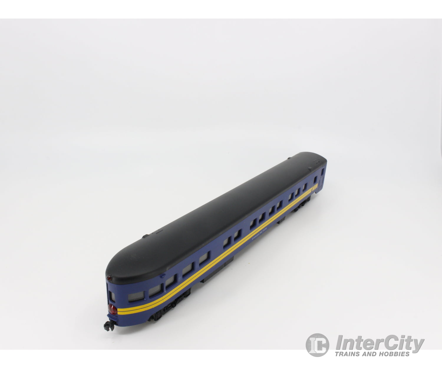 International Hobby Corp. 48283 Ho Passenger Observation Car Smooth Side P.s. Via Rail (Via) Cars