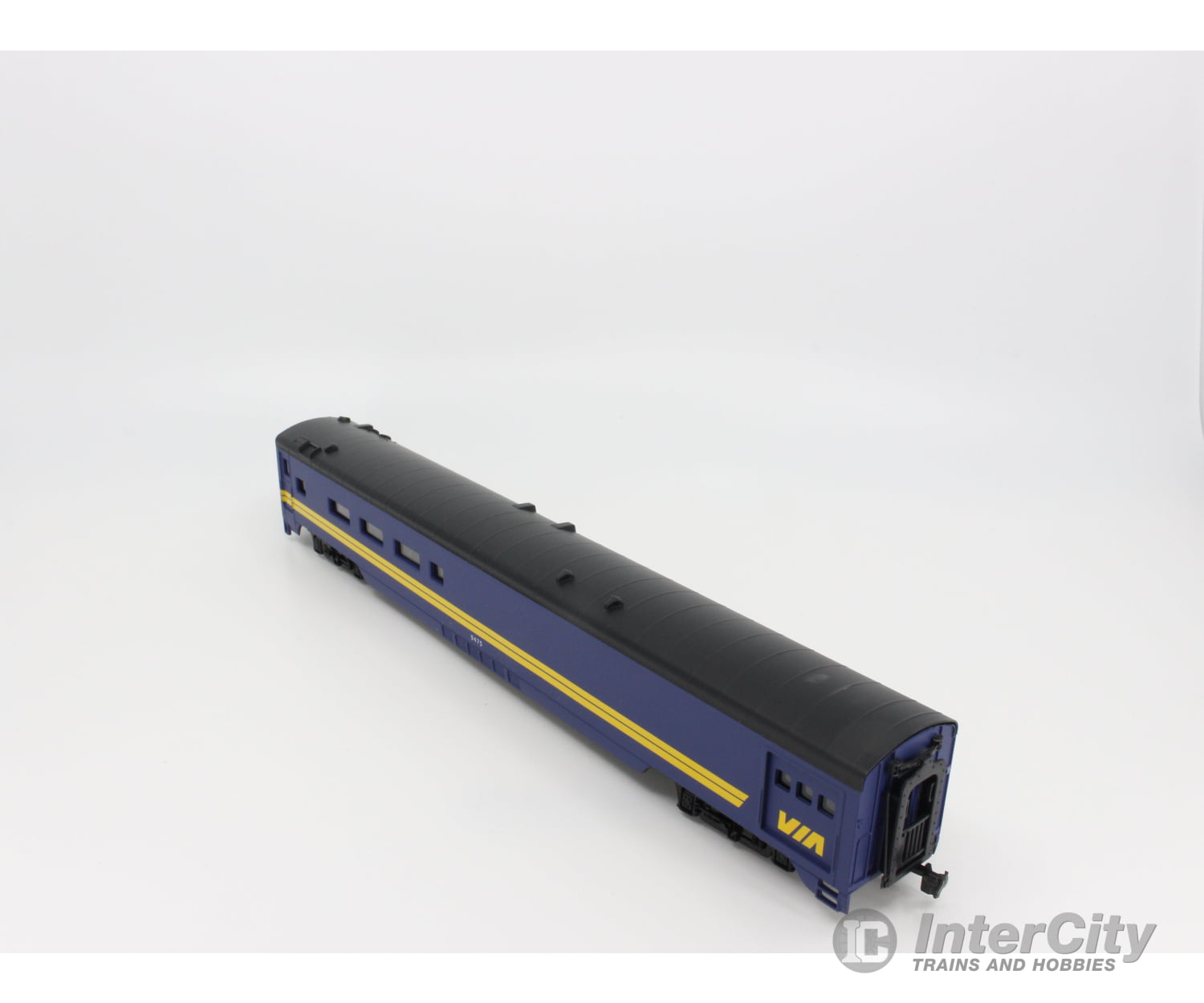 International Hobby Corp. 48284 Ho Combine Passenger Car Smooth Side P.s. Via Rail (Via) 9475 Cars