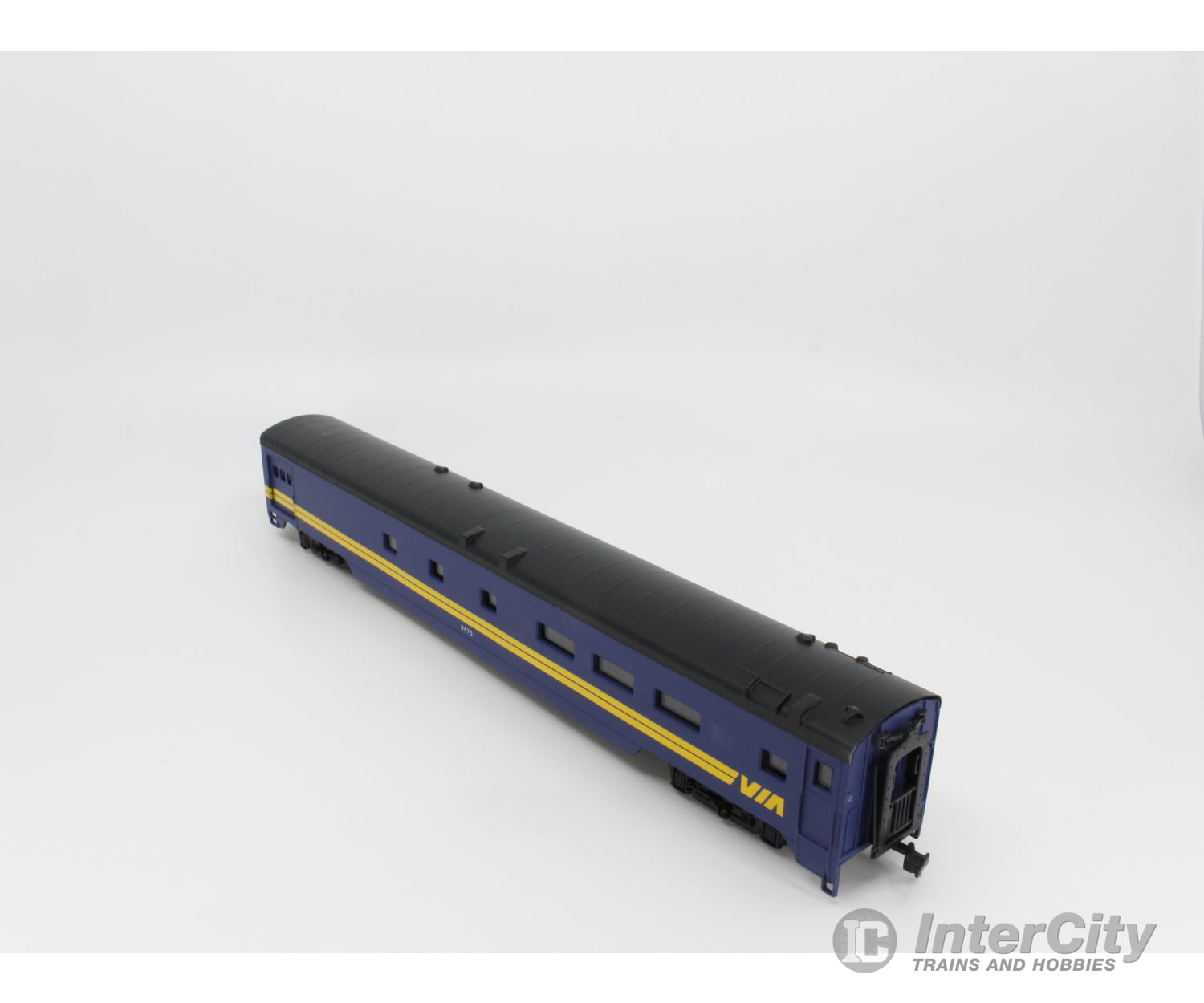 International Hobby Corp. 48284 Ho Combine Passenger Car Smooth Side P.s. Via Rail (Via) 9475 Cars