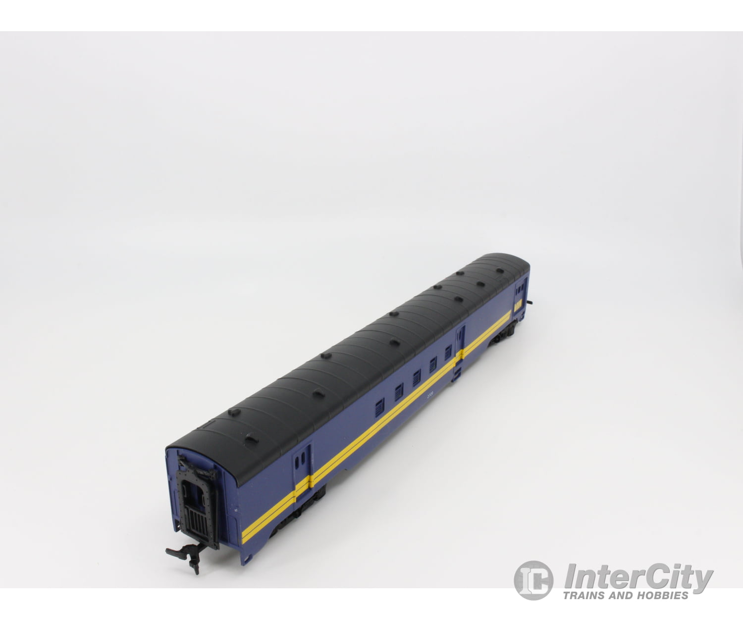 International Hobby Corp. 48285 Ho Rpo Passenger Car Smooth Side P.s. Via Rail (Via) 2720 Cars