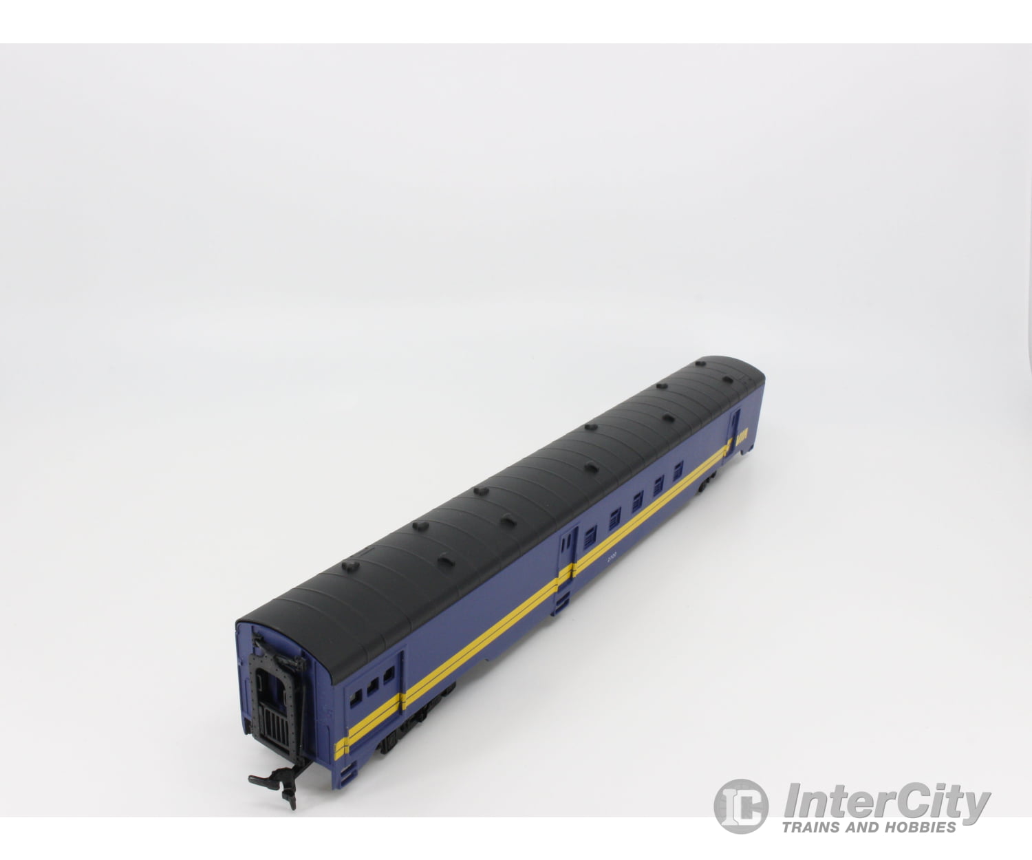 International Hobby Corp. 48285 Ho Rpo Passenger Car Smooth Side P.s. Via Rail (Via) 2720 Cars