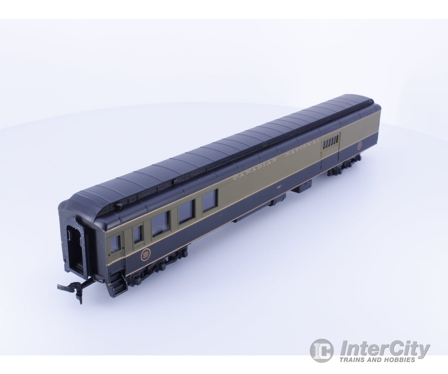 IHC 49102 HO Heavyweight Combine Car Canadian National (CN) 7367 Passenger Cars