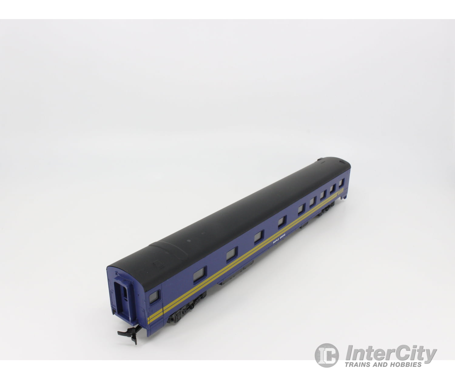 International Hobby Corp. 6035 Ho Smooth Side Roomette Passenger Car Via Rail (Via) Cars