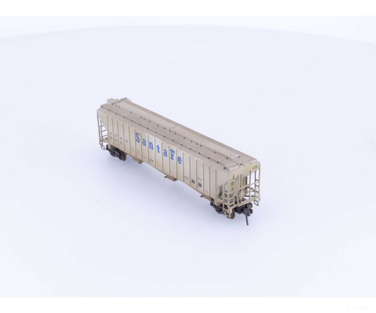 InterMountain 315915 N 4750 cu.ft 3 Bay Hopper Weathered Santa Fe (SF) 315915 - Freight Cars