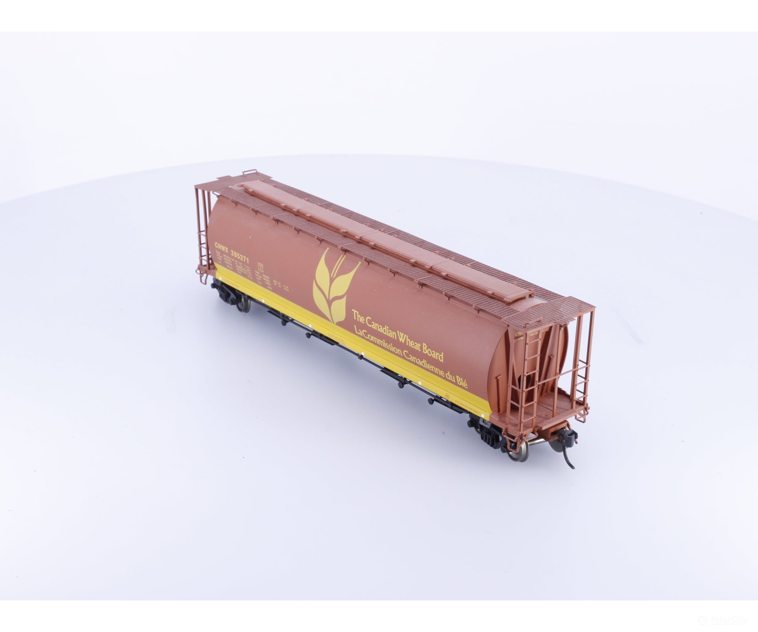 InterMountain 45116-49 HO 4 Bay Cylindrical Hopper Canadian Wheat Board (CNWX) 395271 - Freight Cars