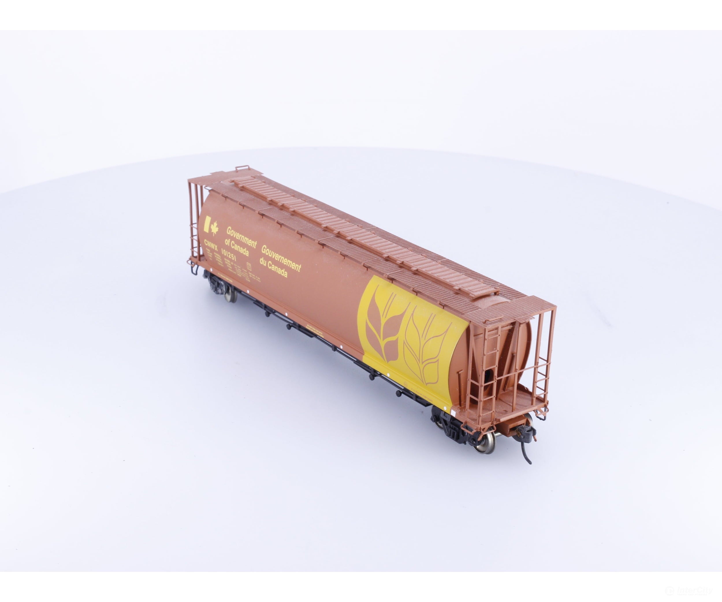 InterMountain 45119-18 HO 4 Bay Cylindrical Hopper Canadian Wheat Board (CNWX) 101251 - Freight Cars