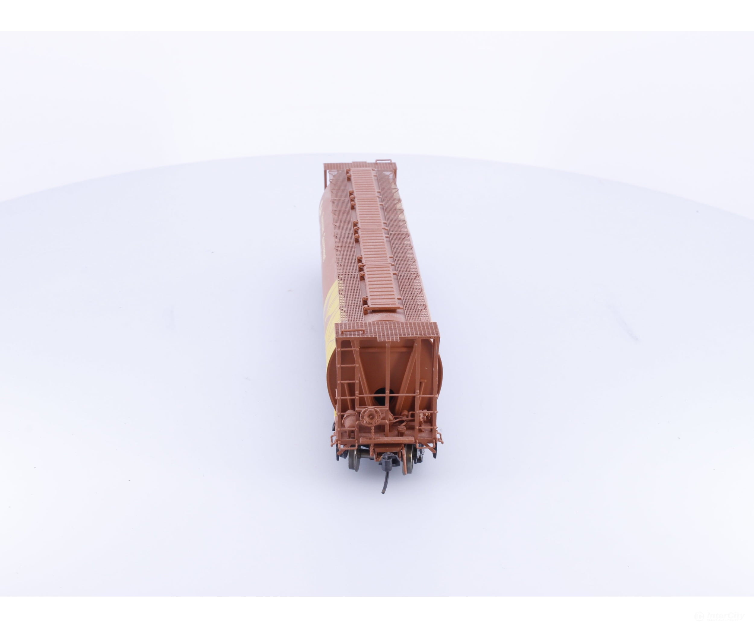 InterMountain 45119-18 HO 4 Bay Cylindrical Hopper Canadian Wheat Board (CNWX) 101251 - Freight Cars