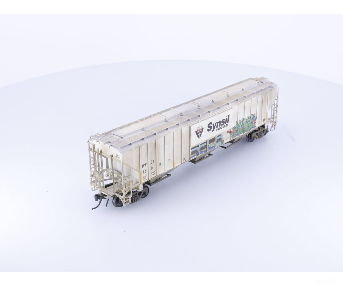 InterMountain 45303-19 HO PS-2 4750 Covered Hopper SYNSIL Weathered with Graffiti 460181 - Freight Cars