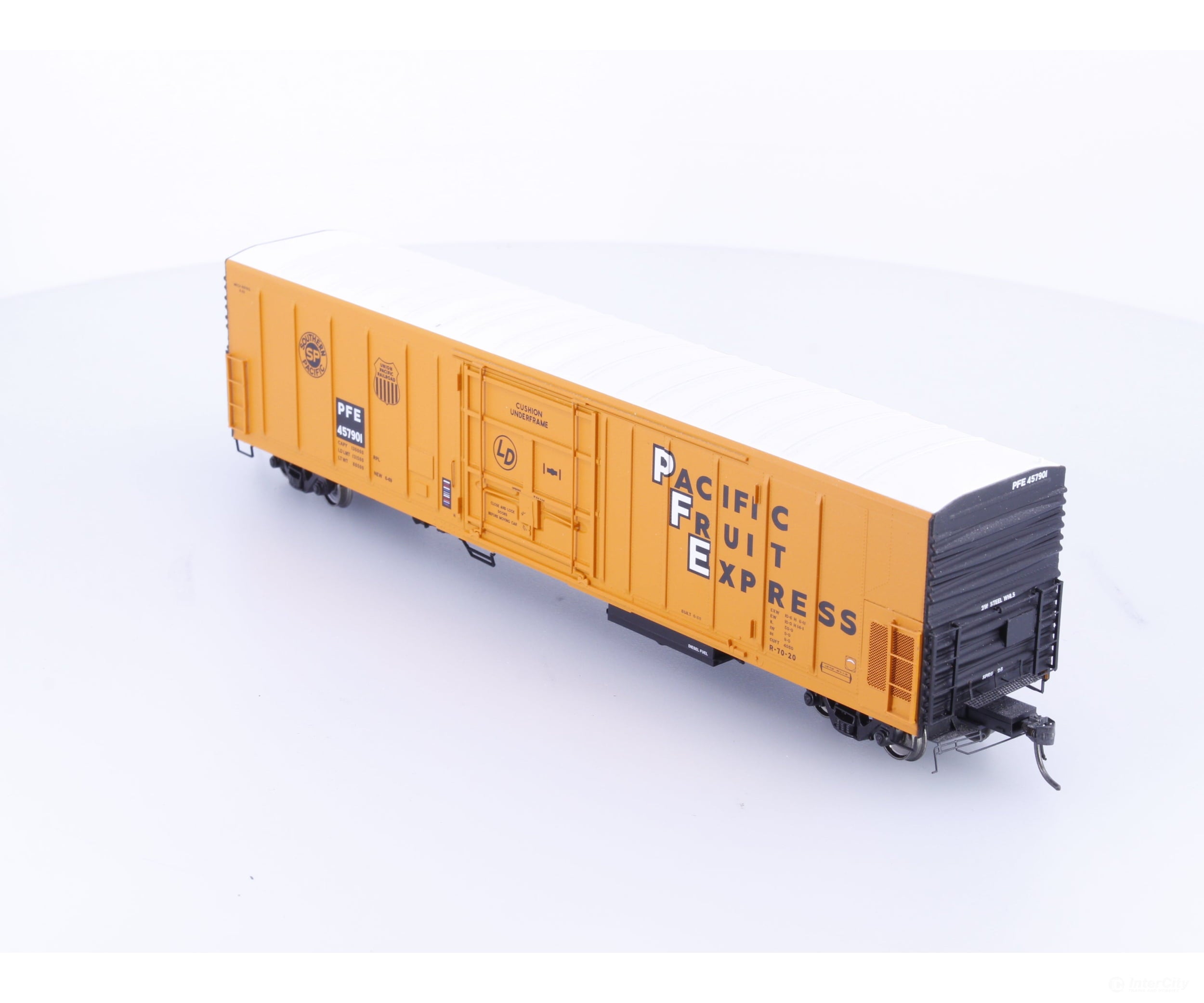 InterMountain 48801-05 HO R-70-20 Refrigerator Boxcar Pacific Fruit Express (PFE) 457901 - Freight Cars