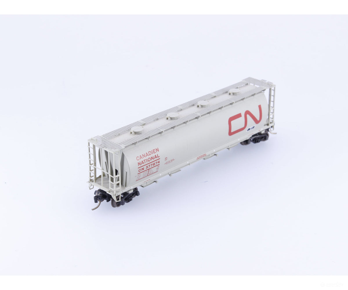 InterMountain 60205-09 N 4 Bay Cylindrical Hopper Canadian National (CN) 377674 - Freight Cars