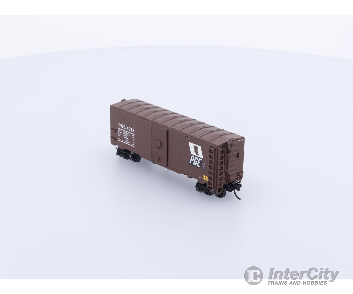 InterMountain 66808-02 N AAR 40’ Box Car Pacific Great Eastern (PGE) 4012 Freight Cars