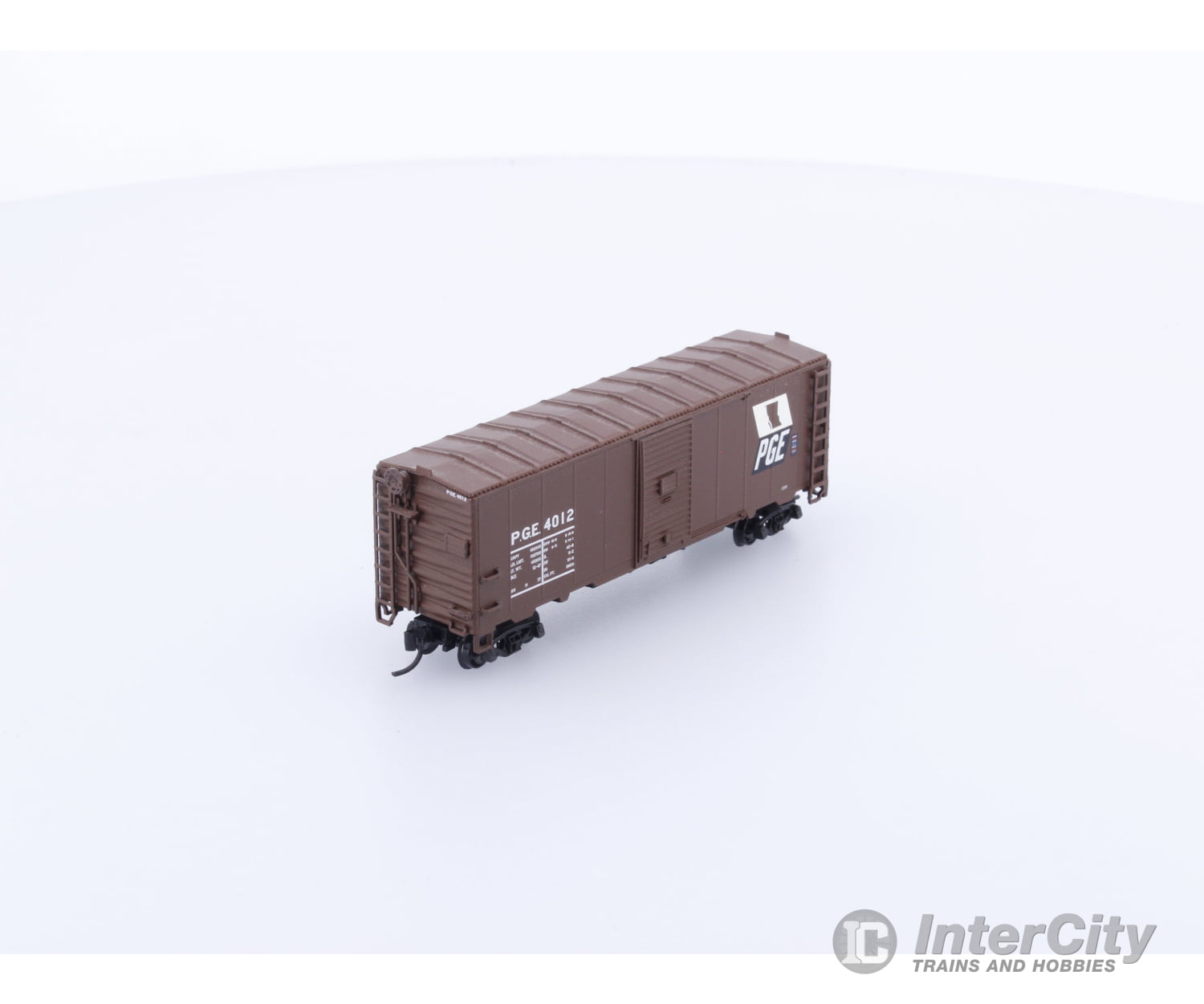 InterMountain 66808-02 N AAR 40’ Box Car Pacific Great Eastern (PGE) 4012 Freight Cars