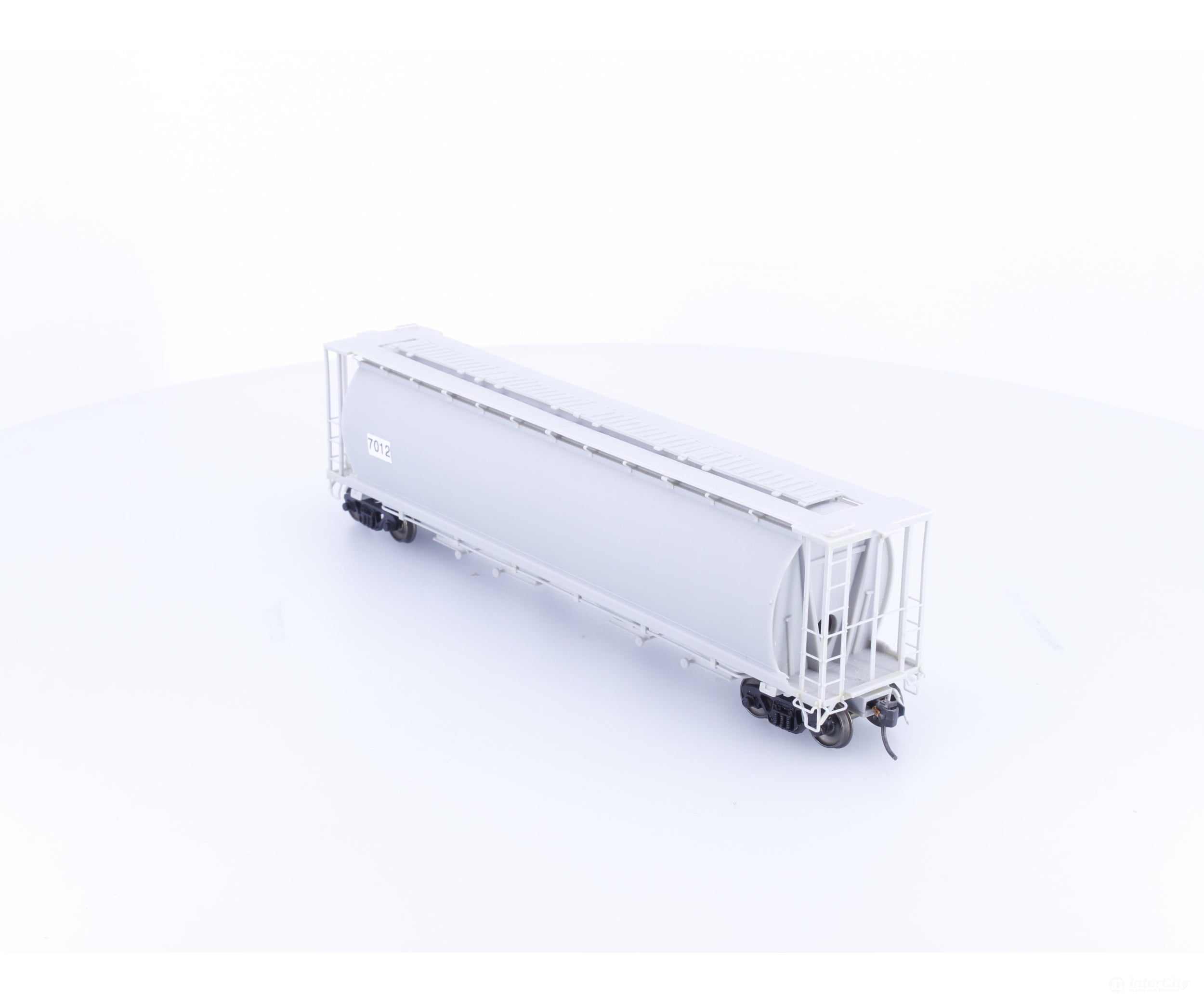 InterMountain 7012 HO 4 Bay Cylindrical Hopper Undecorated 7012 - Freight Cars