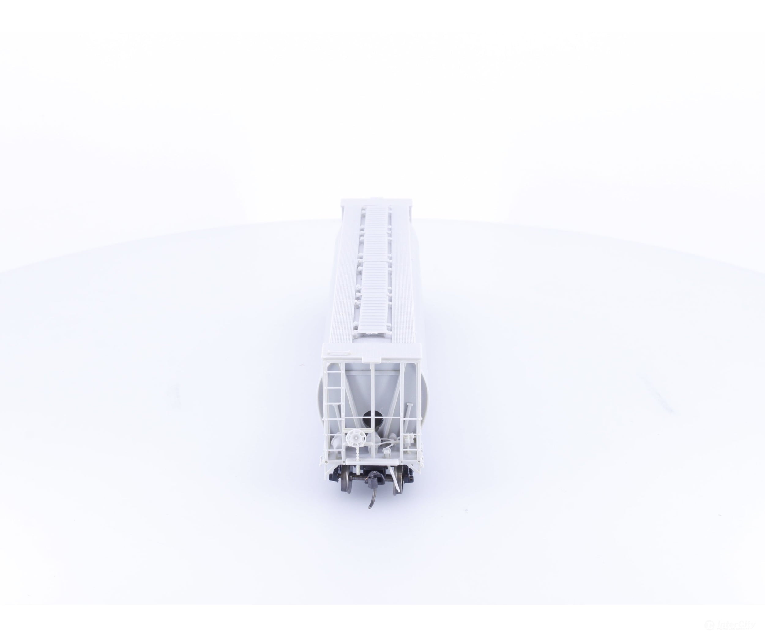 InterMountain 7024 HO 4 Bay Cylindrical Hopper Undecorated 7024 - Freight Cars