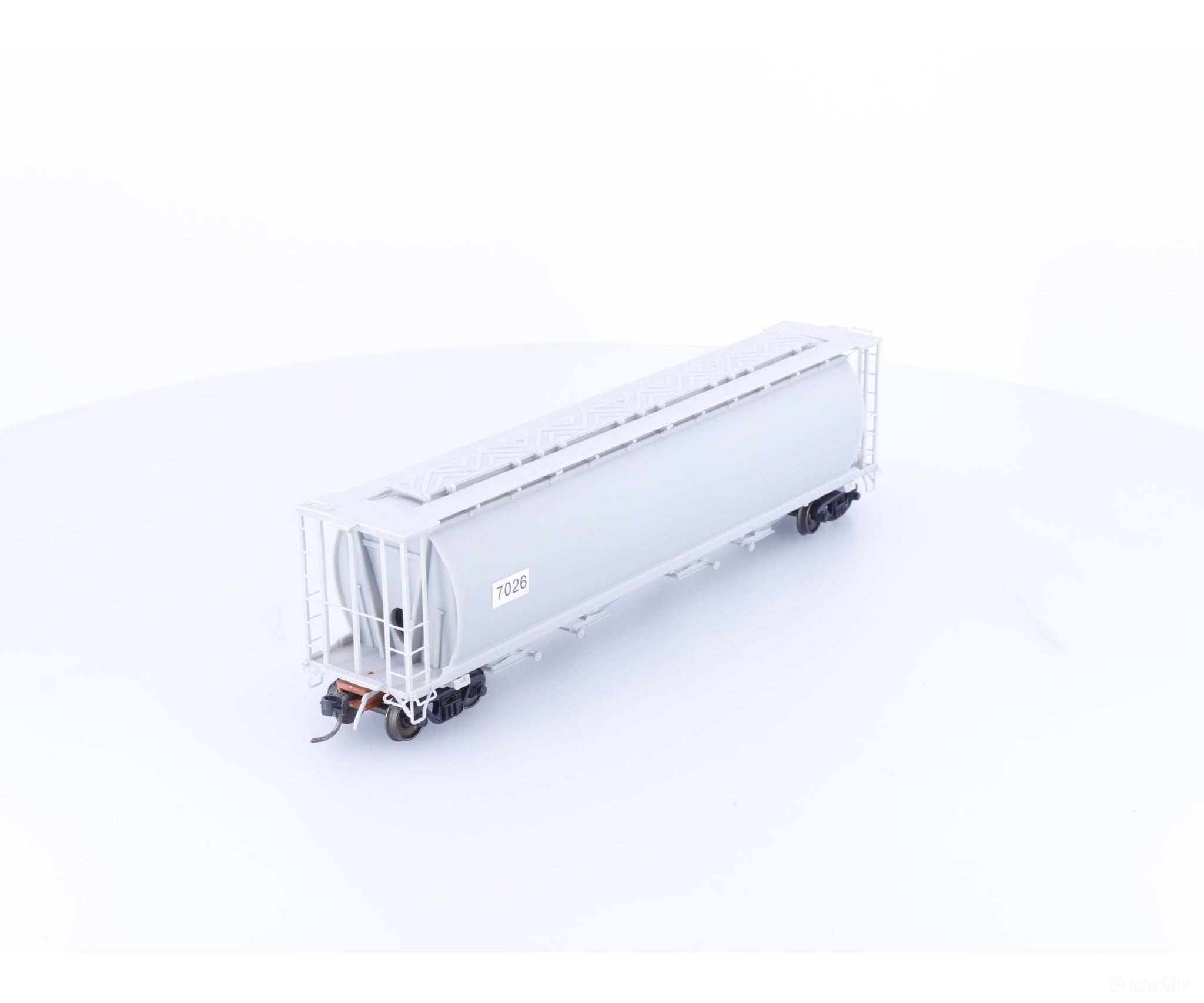 InterMountain 7026 HO 4 Bay Cylindrical Hopper Undecorated 7026 - Freight Cars