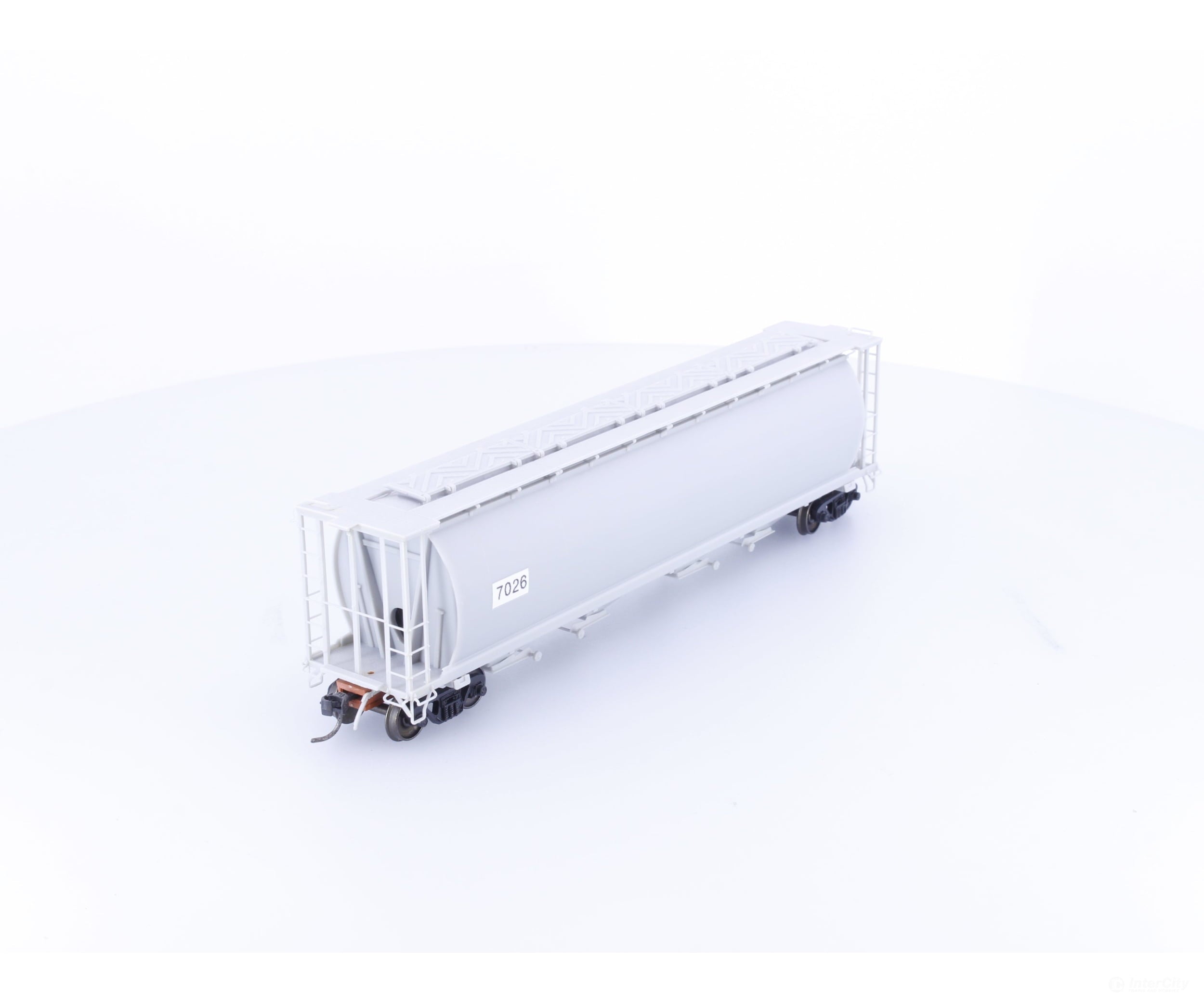 InterMountain 7026 HO 4 Bay Cylindrical Hopper Undecorated 7026 - Freight Cars