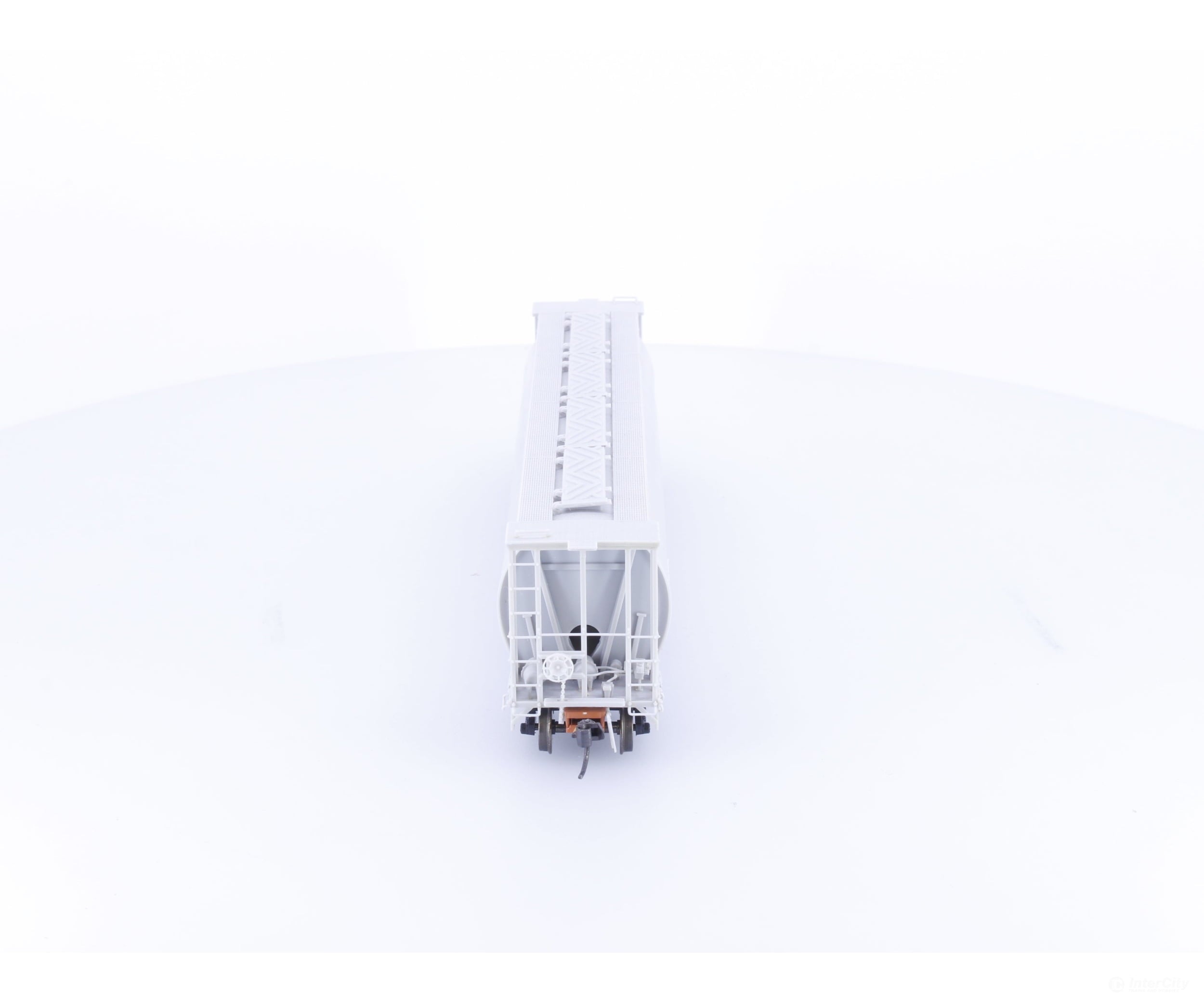InterMountain 7026 HO 4 Bay Cylindrical Hopper Undecorated 7026 - Freight Cars
