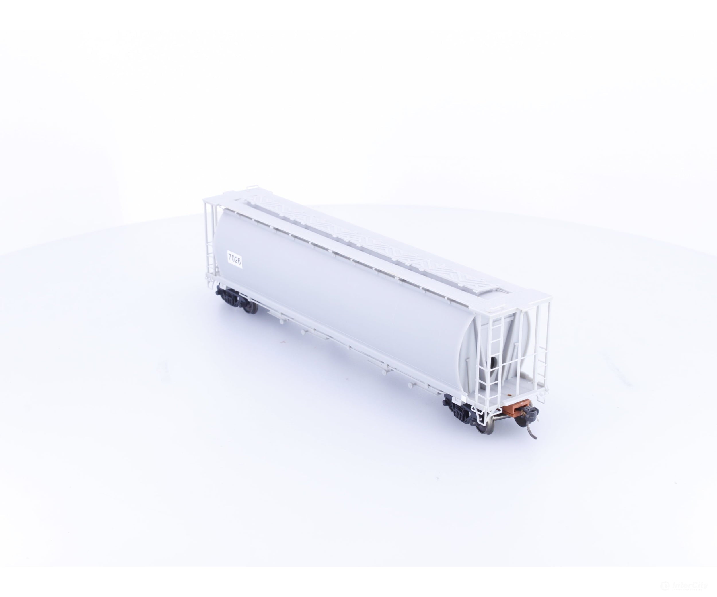 InterMountain 7026 HO 4 Bay Cylindrical Hopper Undecorated 7026 - Freight Cars