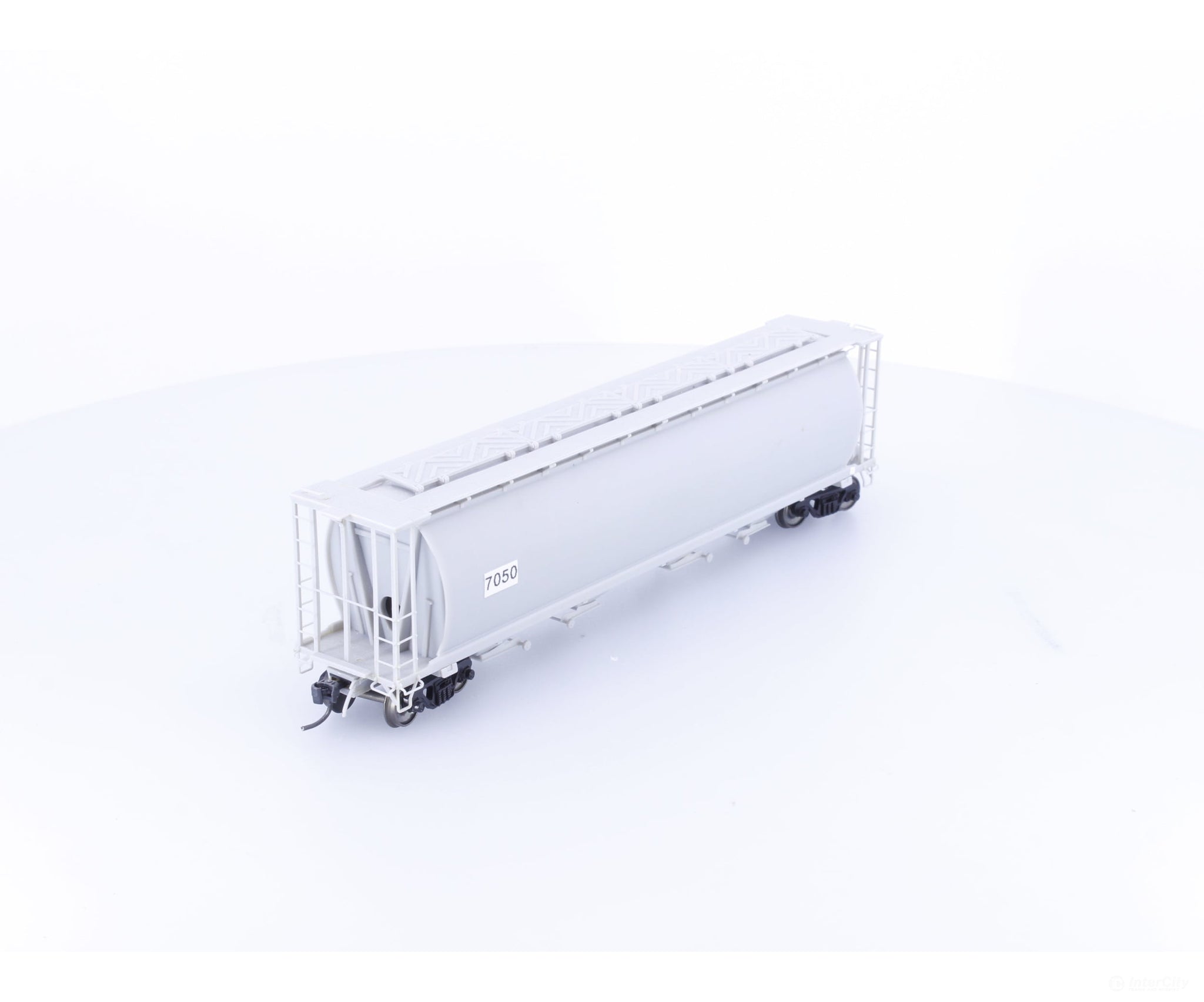 InterMountain 7050 HO 4 Bay Cylindrical Hopper Undecorated 7050 - Freight Cars