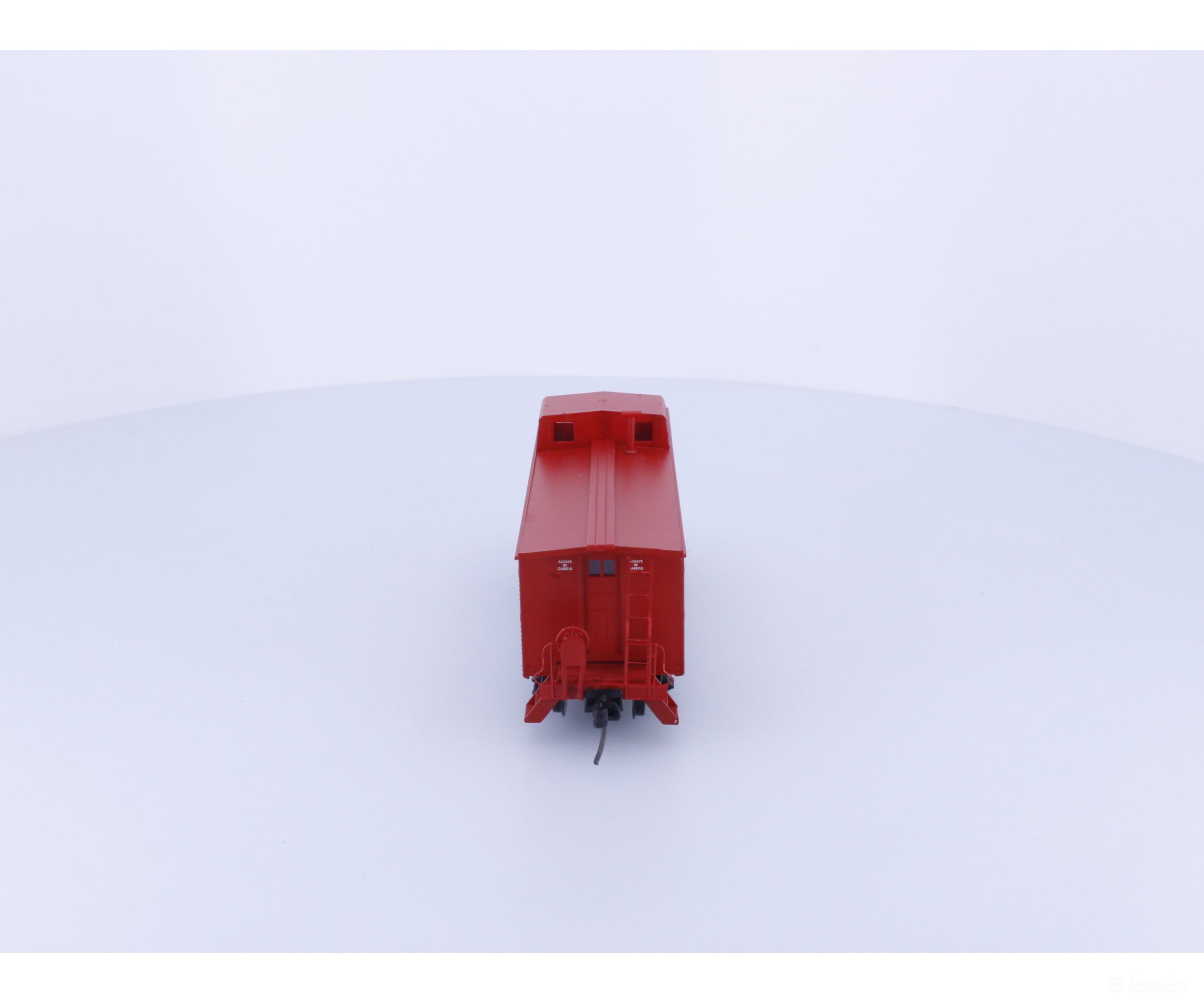 InterMountain CCS-1026 HO Red Caboose Illinois Central (IC) 9811 Freight Cars