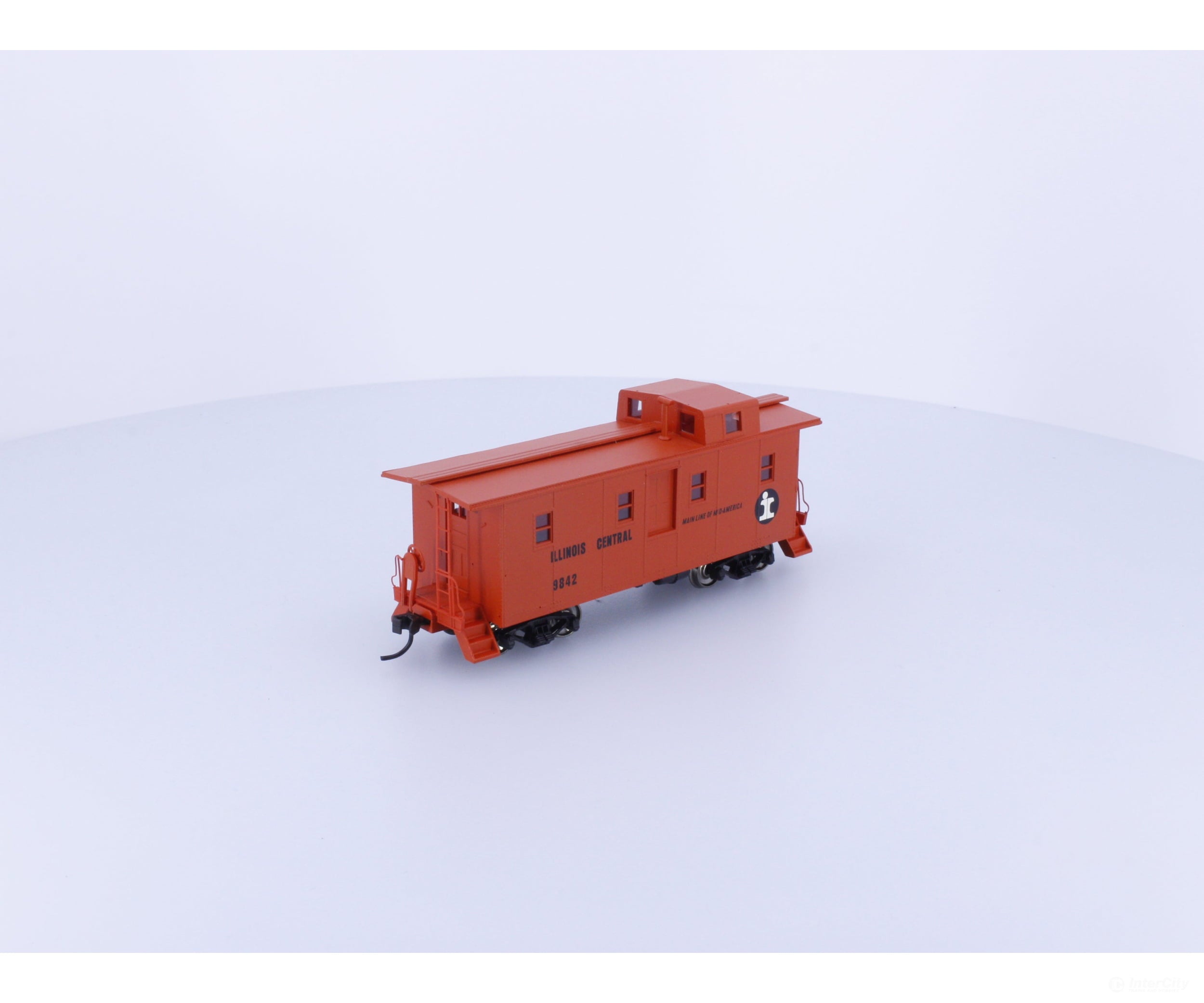 InterMountain CCS-1029 HO Side Door Caboose Illinois Central (IC) 9842 Freight Cars