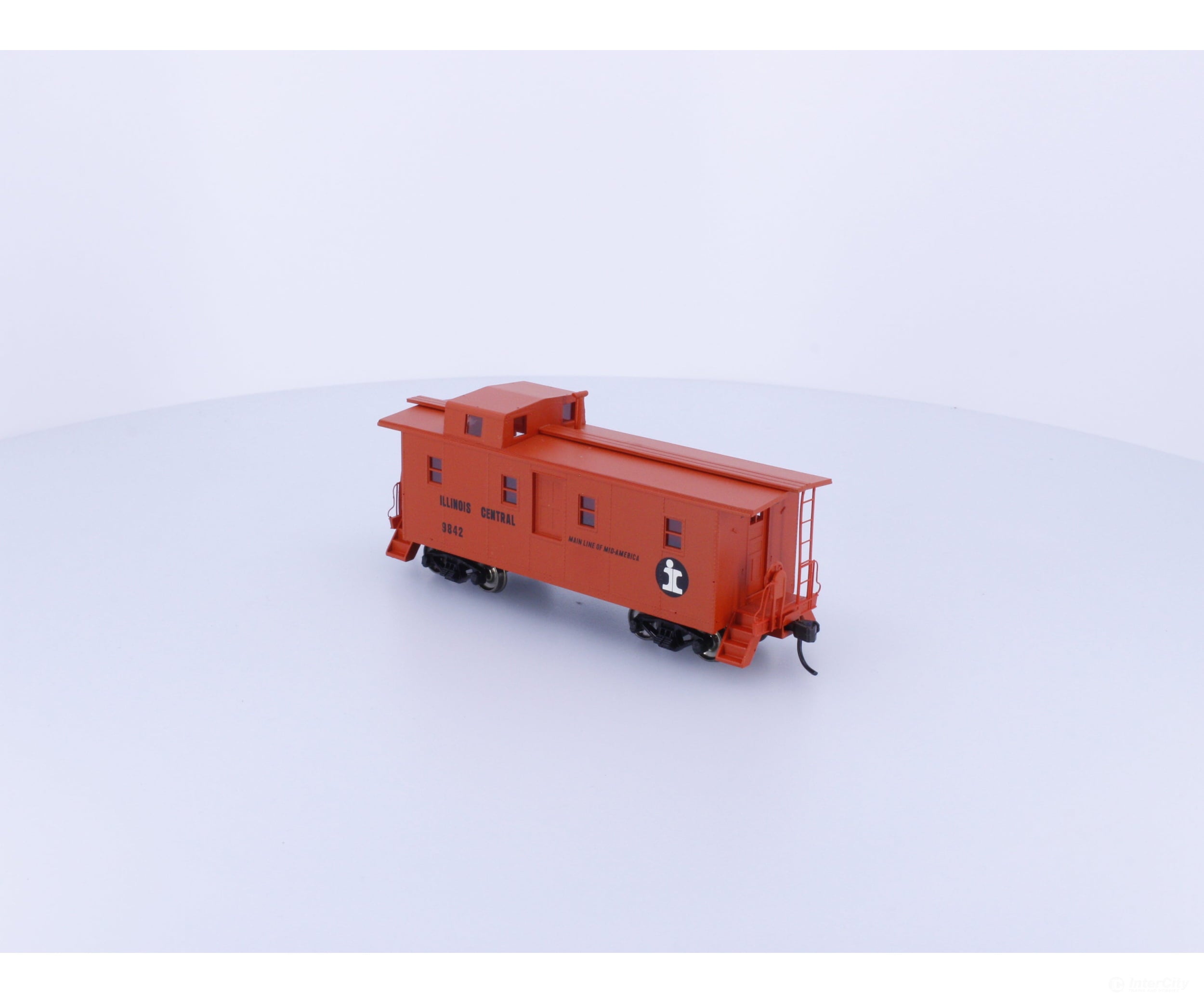 InterMountain CCS-1029 HO Side Door Caboose Illinois Central (IC) 9842 Freight Cars