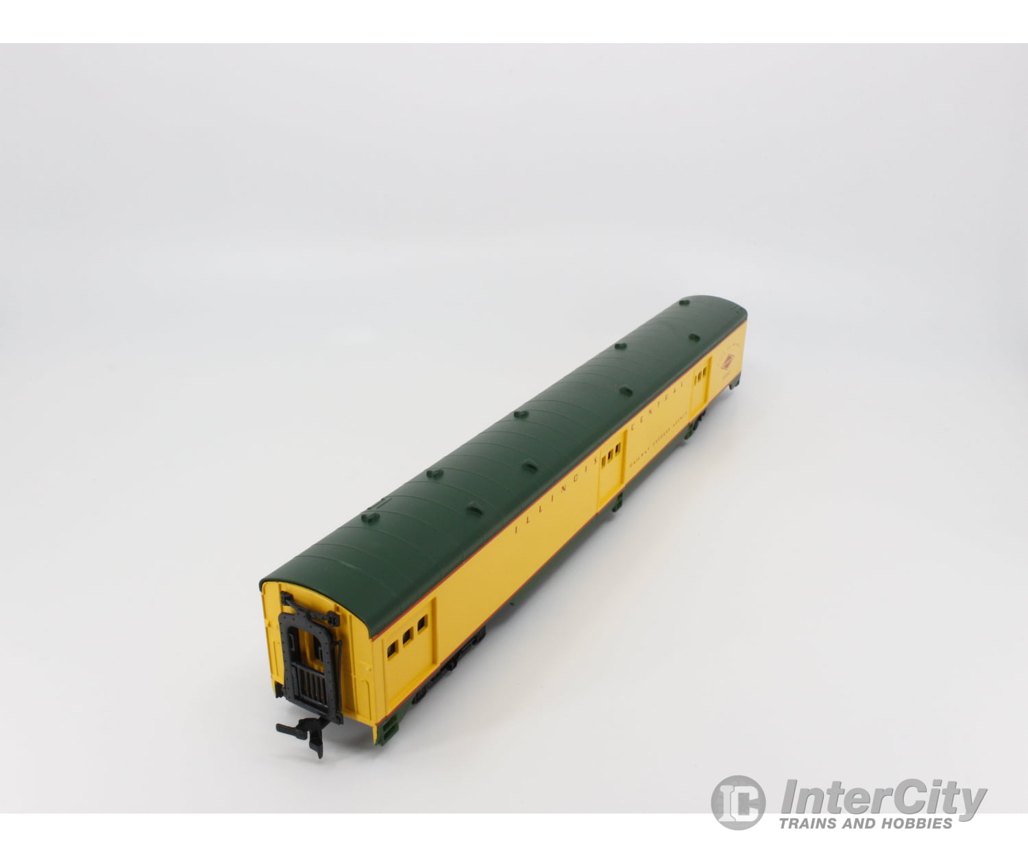 International Hobby Corp. 48330 Ho Baggage Passenger Car Smooth Side P.s. Illinois Central (Ic)