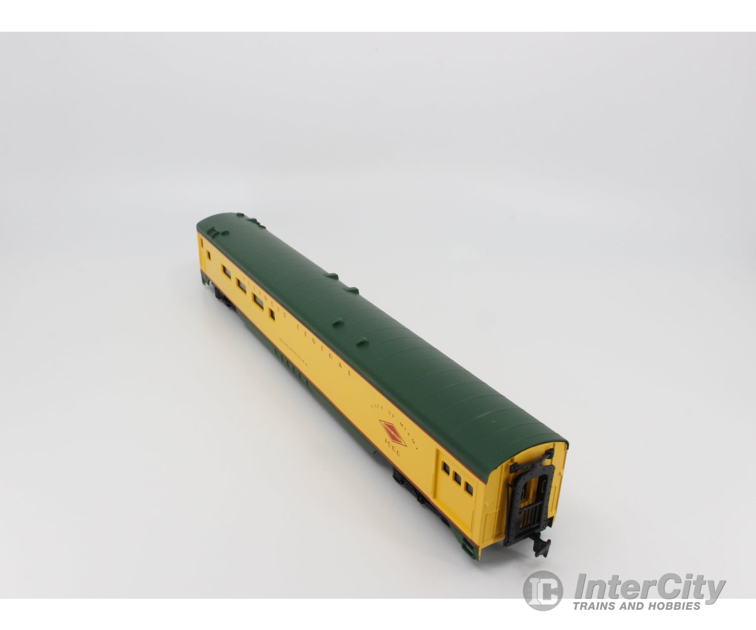 International Hobby Corp. 48334 Ho Combine Passenger Car Smooth Side P.s. Illinois Central (Ic)