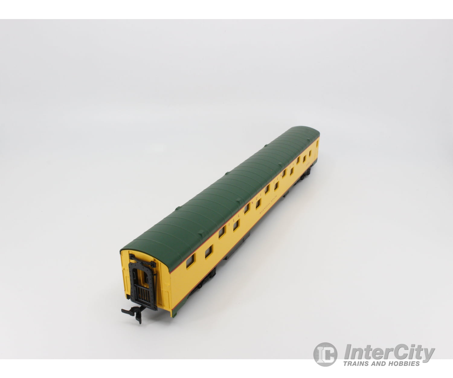 International Hobby Corp. 48336 Ho Sleeper Passenger Car Smooth Side P.s. Illinois Central (Ic)