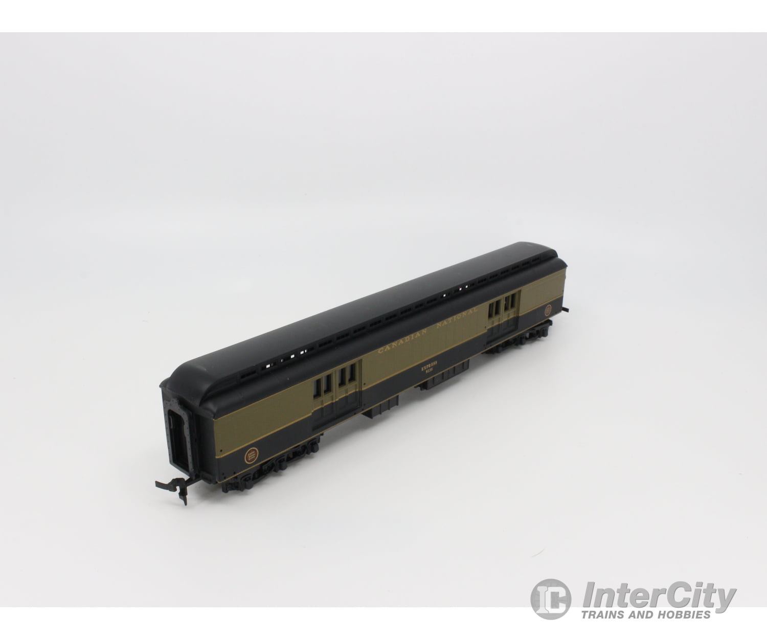 International Hobby Corp. 49100 Ho Baggage Heavyweight Passenger Car Canadian National (Cn) 9235