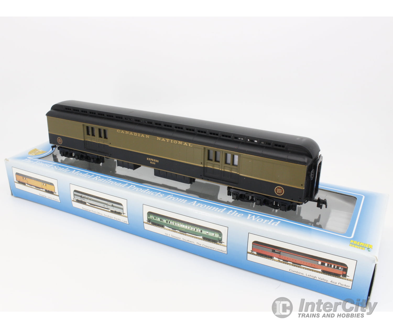 International Hobby Corp. 49100 Ho Baggage Heavyweight Passenger Car Canadian National (Cn) 9235