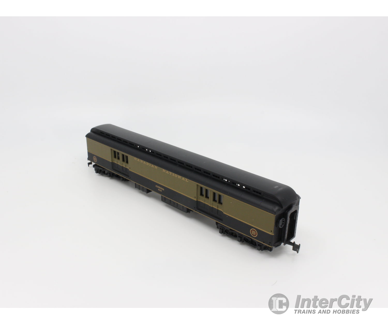 International Hobby Corp. 49100 Ho Baggage Heavyweight Passenger Car Canadian National (Cn) 9235