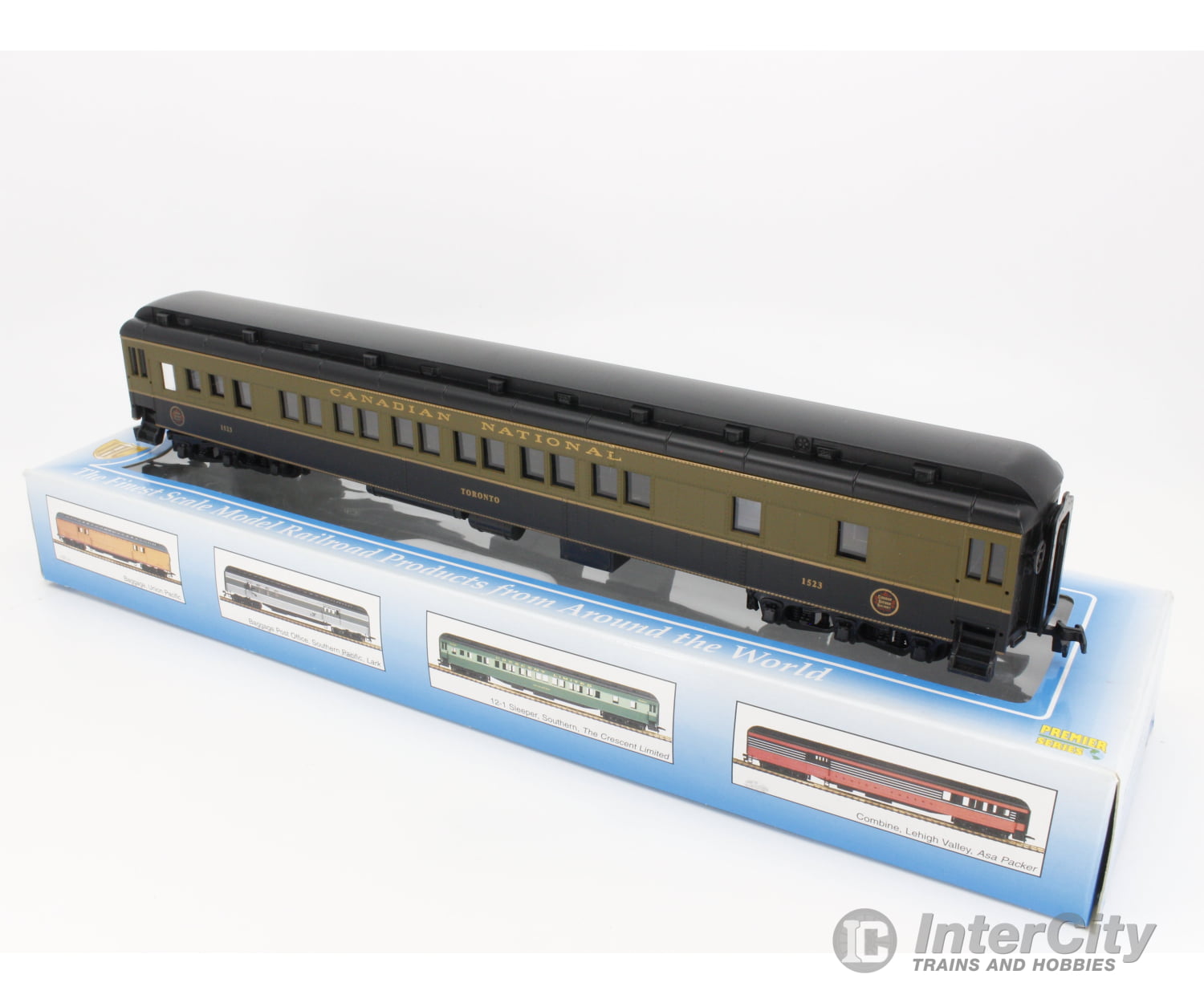 International Hobby Corp. 49107 Ho Sleeper 12-1 Heavyweight Passenger Car Canadian National (Cn)