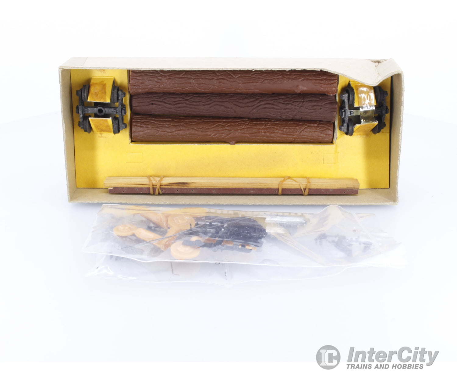 Kadee L-103-B HO 42’ Skeleton Log Flat Freight Cars