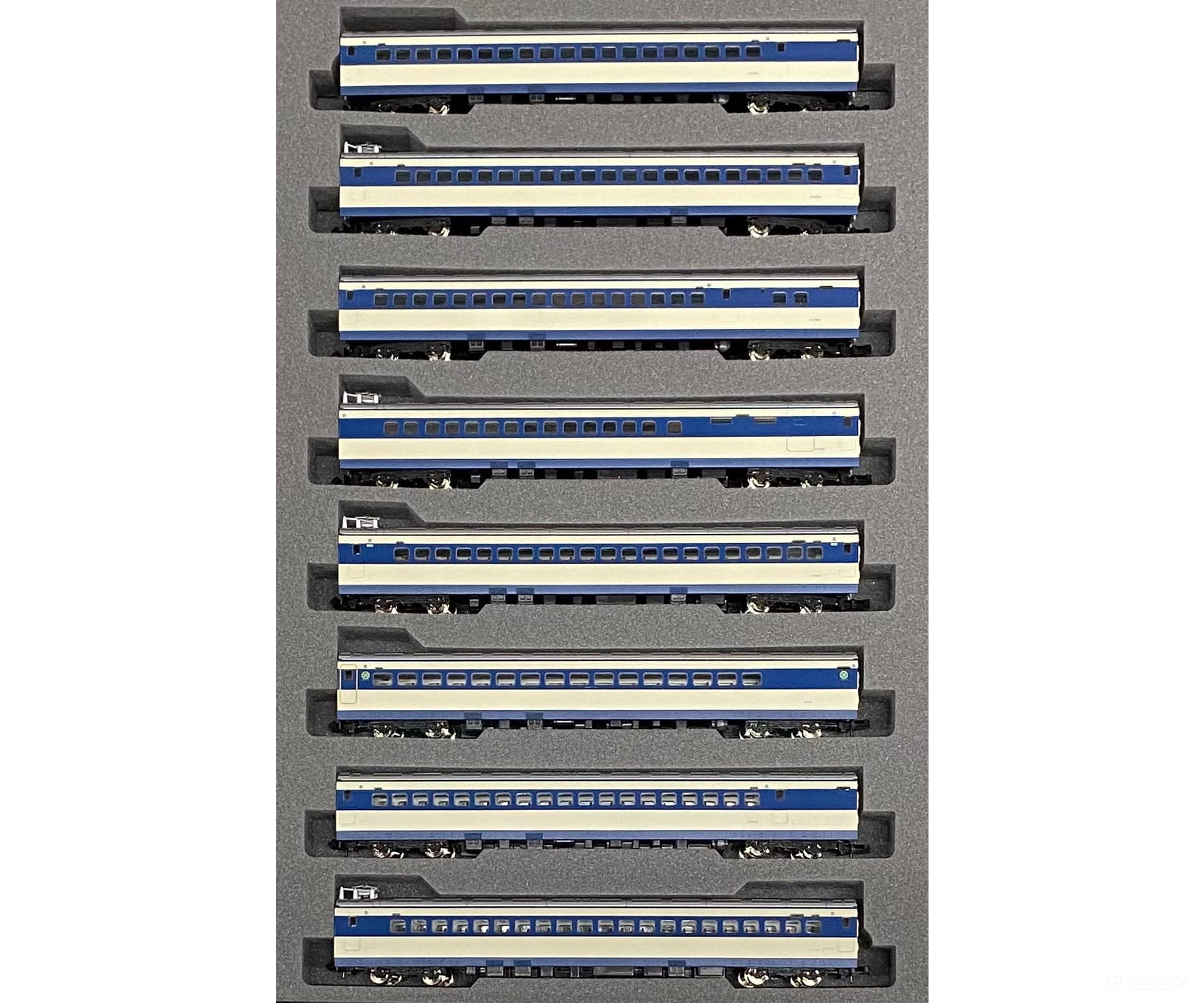 Kato 10-1701 N 8 Car Passenger Set O-2000 Series Shinkansen Hikari Kodama (#4) Passenger Cars