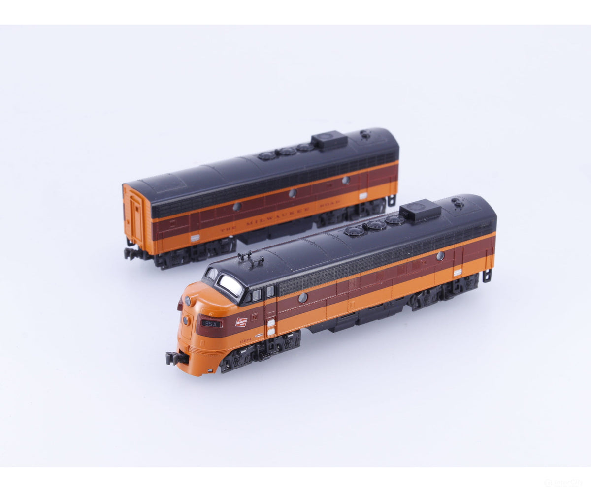 Kato 106-0430 N EMD FP7A/F7B Diesel Locomotives Milwaukee Road (MILW) 95A/95B Analog DC - Locomotives
