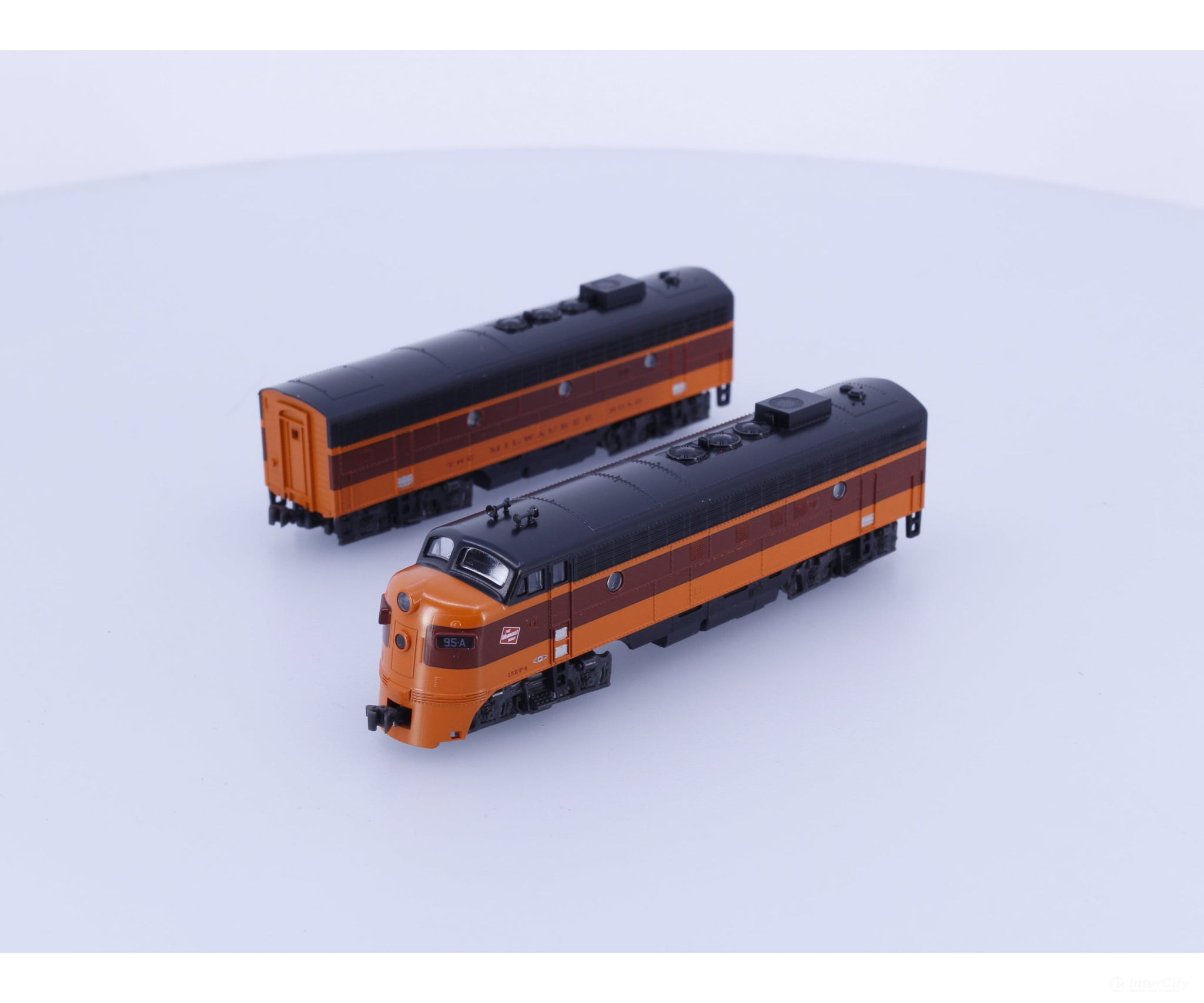 Kato 106-0430 N EMD FP7A/F7B Diesel Locomotives Set Milwaukee Road (MILW) 95A/95B Analog DC (#1) Locomotives