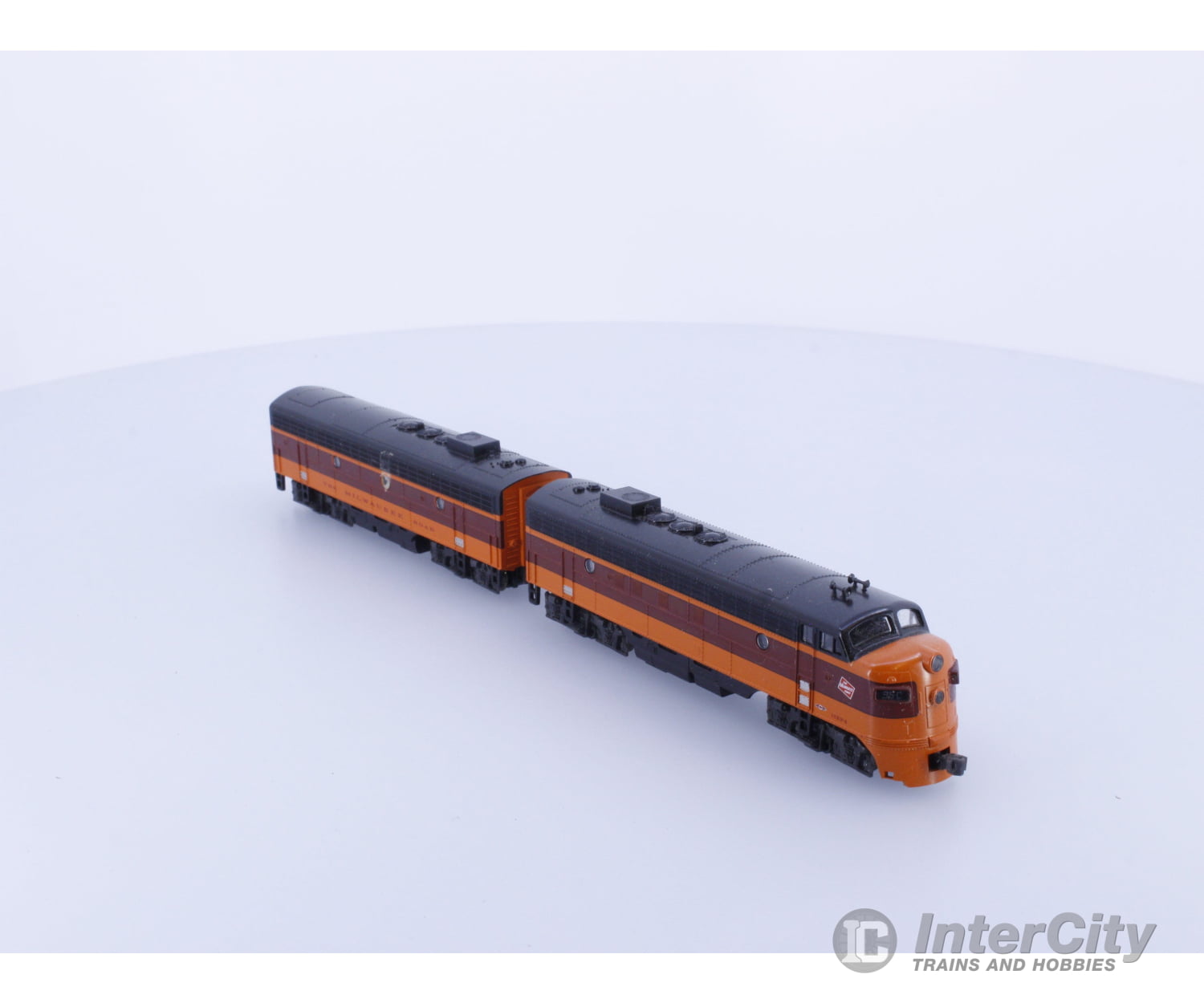 Kato 106-0430 N EMD FP7A/F7B Milwaukee Road (MILW) 95A/95B DCC Locomotives