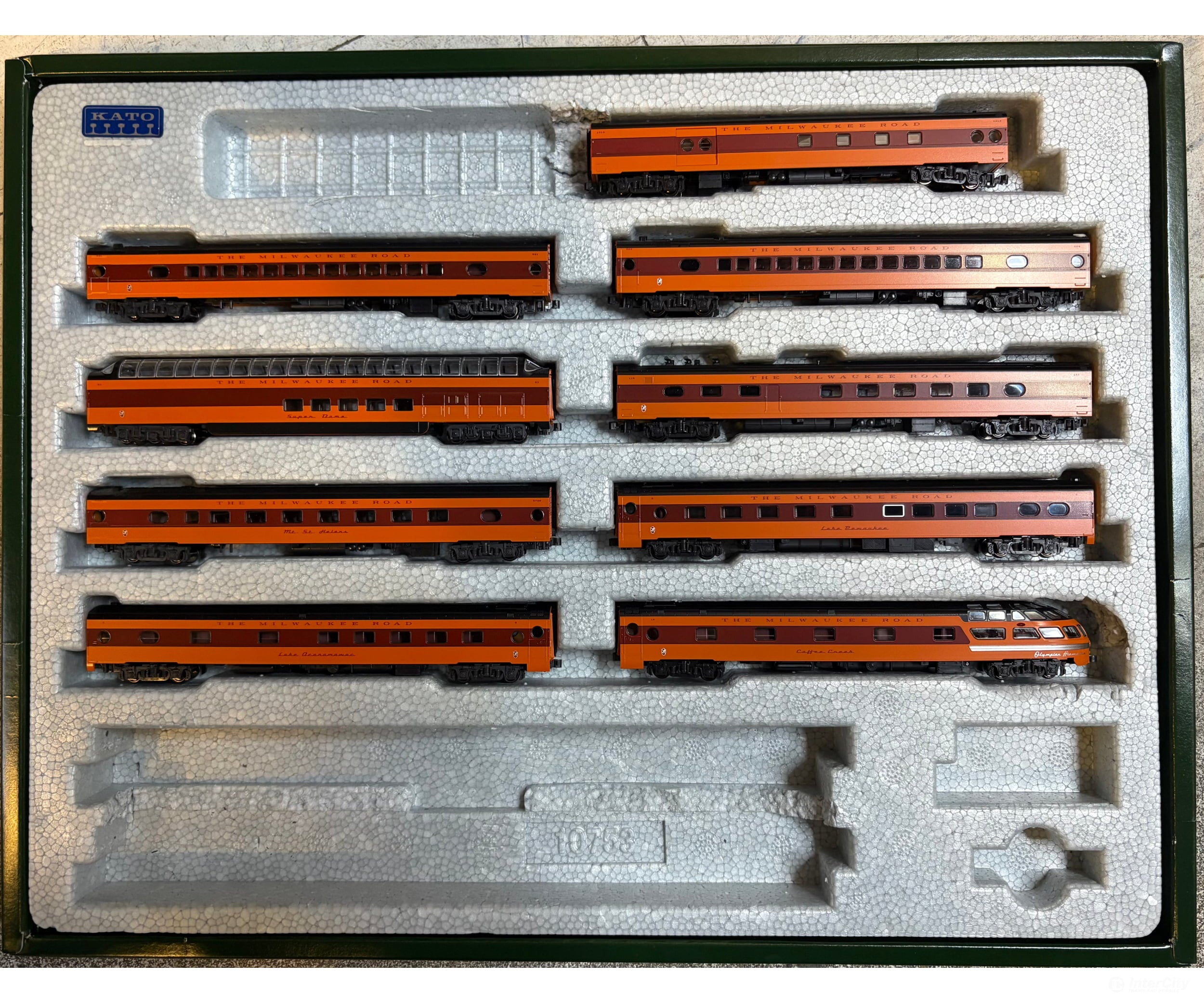 Kato 106-082 N Olympian Hiawatha 9 Car Passenger Set No Unitrack Milwaukee Road (MILW) - Passenger Cars