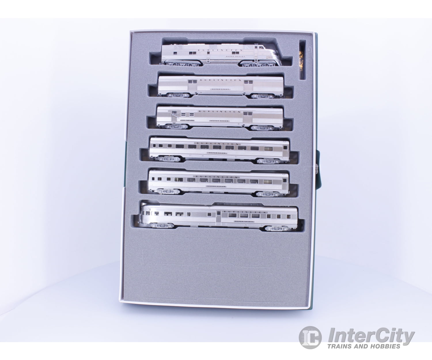 Kato 106-090 N EMD E5A & Silver Streak Zephyr 6 Unit Train Set Fully Lighted Chicago Burlington and Quincey (CBQ)