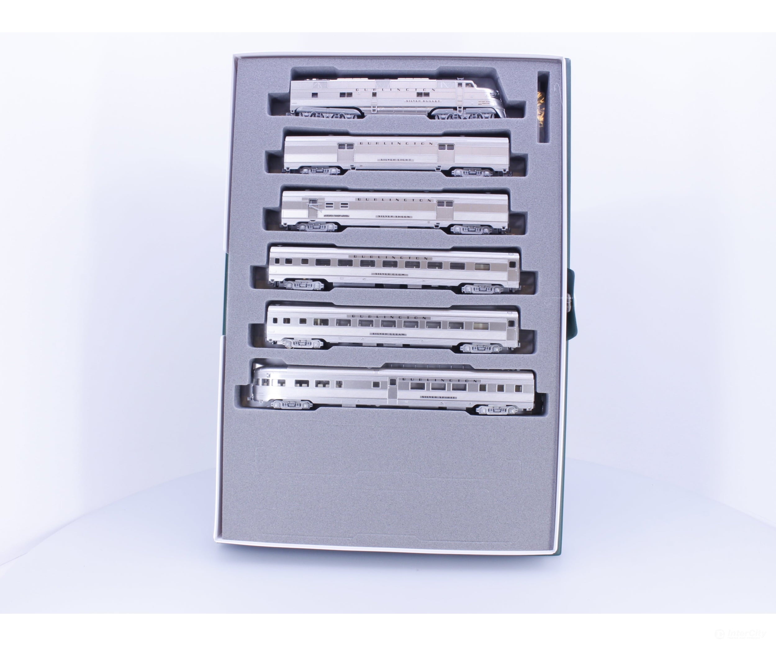 Kato 106-090 N EMD E5A & Silver Streak Zephyr 6 Unit Train Set Fully Lighted Chicago Burlington and Quincey (CBQ)