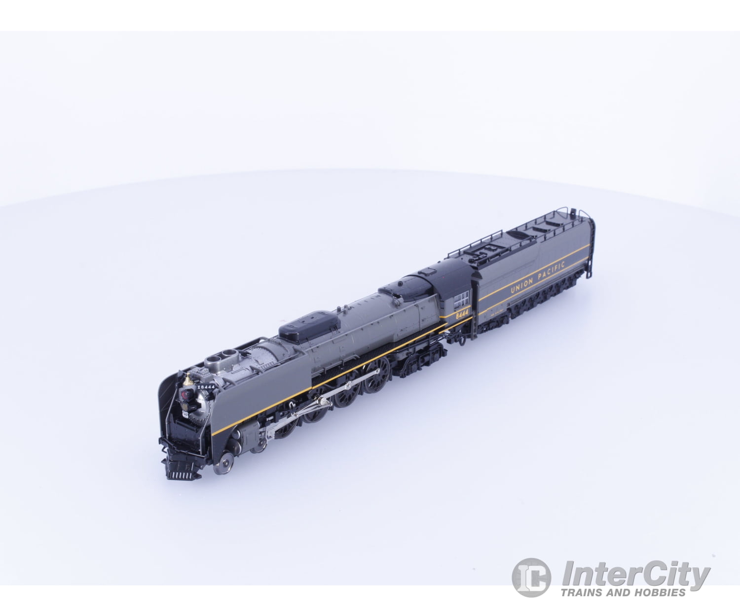 Kato 126-0403 N FEF-3 4-8-4 Greyhound Paint Steam Locomotive Union Pacific (UP) 8444 Analog DC Locomotives