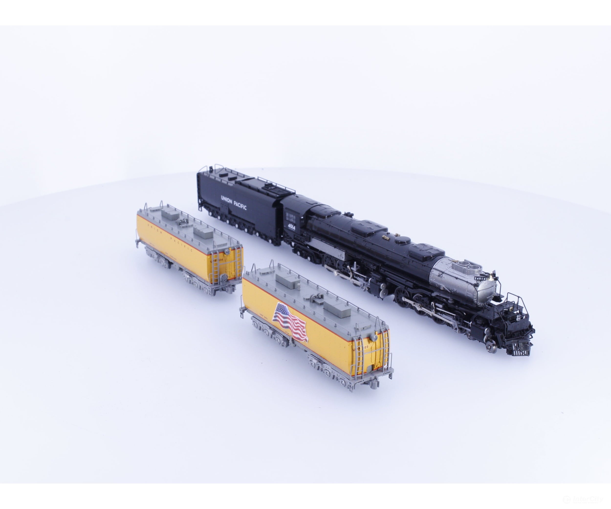 Kato 126-4014 N 4-8-8-4 Big Boy Steam Locomotive with 106-085 Water Tender 2 Car Set and 106-086 Excursion 7 Car Set