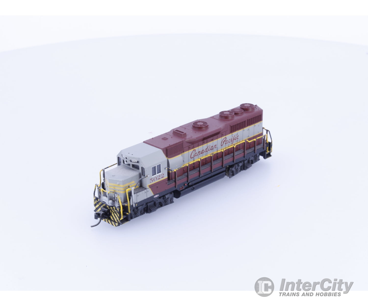 Kato 176-016 N GP38-2 Diesel Locomotive Canadian Pacific (CP) 5022 Analog DC Locomotives