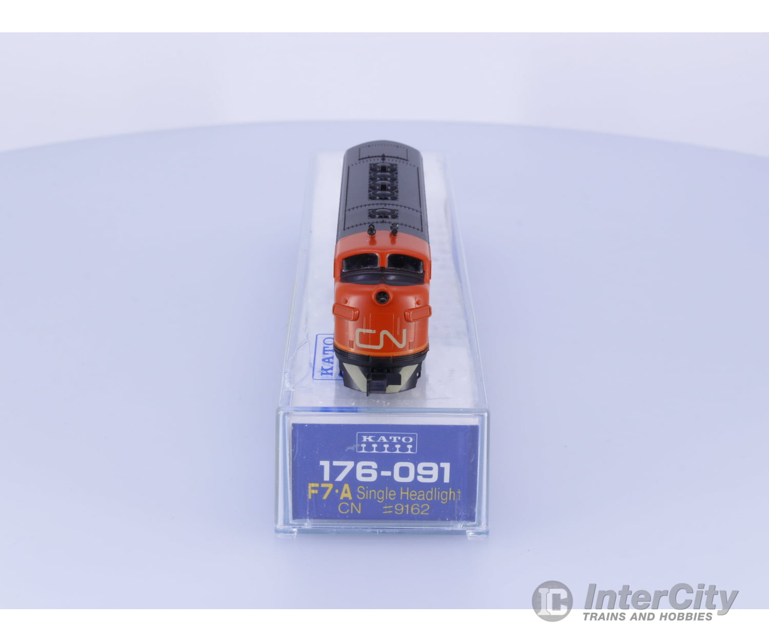 Kato 176-091 N F7A Canadian National (CN) 9162 Analog DC Locomotives